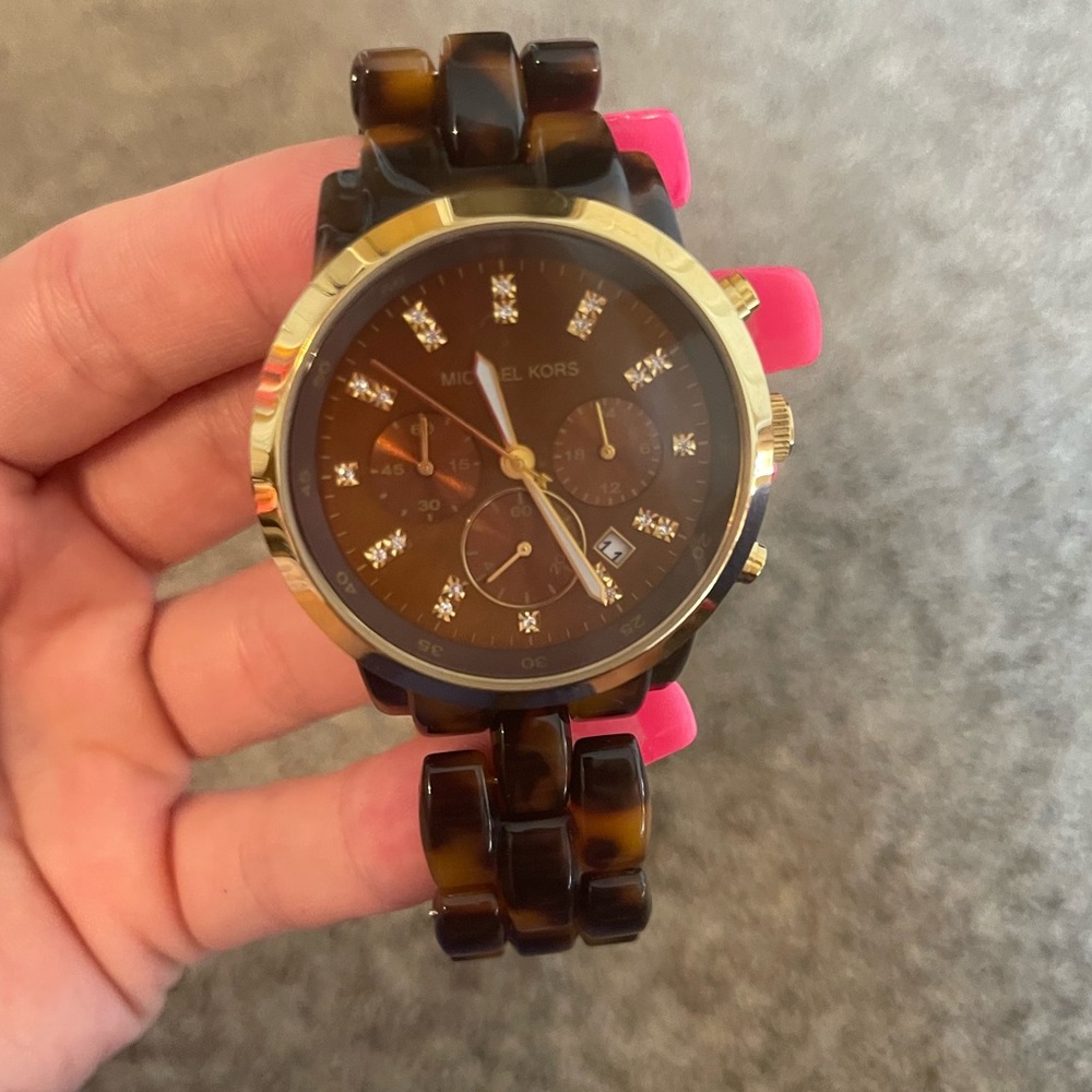 Michael Kors Tortoise Shell Watch. - Picture 3 of 4